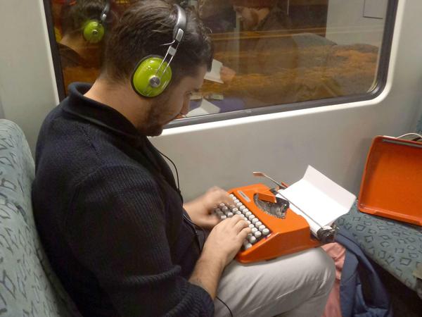 Ein schweizer Autor hat sich den Kollegen vom Tagesspiegel in der Ringbahn angeschlossen.