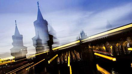 Über die Oberbaumbrücke wandeln die Nachtschwärmer zwischen Kreuzberg und Friedrichshain hin und her. Häufig fühlen sich Anwohner des gesamten Bezirks in ihrer Nachtruhe gestört.