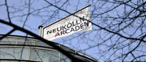 Wachschutz gefordert. Die Mitarbeiter der öffentliche Bibliothek in den Neukölln Arcaden fürchten sich vor Übergriffen.