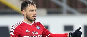 Heiko Westermann zeigt es an: Nach dem Sieg in Paderborn ging es für den HSV in der Tabelle nach oben.