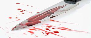 Aber bitte nur im Roman: ein blutiges Messer.