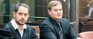 Warten auf das Urteil. Moritz Bleibtreu (links) spielt in „Schuld“ durchgängig den Anwalt Friedrich Kronenberg. In der Episode „Der Andere“ agiert Devid Striesow als Thorsten Paulsberg. Paulsberg hat einen Mann fast tot geschlagen, der seiner Frau nachstellte. Foto: ZDF
