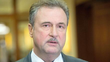 Sechs Mal haben seine Leute im vergangenen Herbst gestreikt, nun will er bis den Tarifkonflikt gelöst haben: GDL-Chef Claus Weselsky. 
