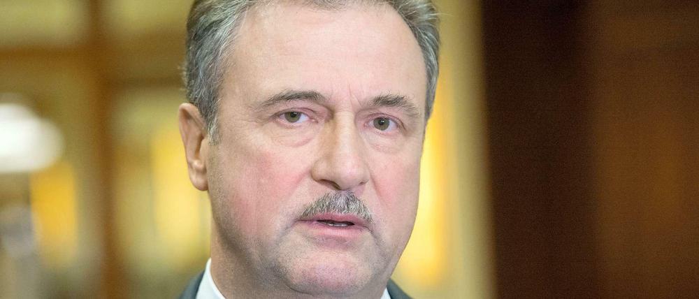 Sechs Mal haben seine Leute im vergangenen Herbst gestreikt, nun will er bis den Tarifkonflikt gelöst haben: GDL-Chef Claus Weselsky. 