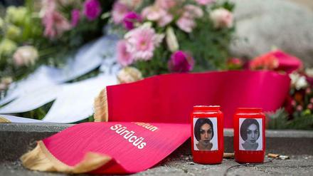 Blumen, Kerzen, Briefe, Bilder. Am 10. Todestag legten Politiker, Freunde und gegen Zwangsehen engagierte Berliner am Tatort in Tempelhof Kränze und Sträuße ab. Die aus einer streng muslimischen, kurdischen Familie stammende Hatun Sürücü war am 7. Februar 2005 einem sogenannten Ehrenmord zum Opfer gefallen. Ihr kleiner Bruder feuerte drei mal ab. Sie hinterließ einen sechsjährigen Sohn.