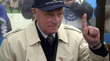 Acht deutsche Meisterschaften, drei Pokalsiege und alle drei europäischen Pokale: Udo Lattek hat als Trainer alle wichtigen Vereinstitel gewonnen. Am Sonntag verstarb Lattek im Alter von 80 Jahren.