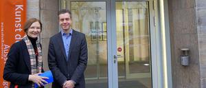 Engagiert für die Kunst. Elke von der Lieth, Leiterin der Kommunalen Galerie Berlin, mit dem Freundeskreisgründer und CDU-Abgeordneten Stefan Evers.