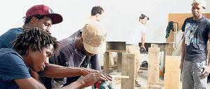 Das Berliner Bildungsprojekt Cucula will Flüchtlingen berufliche Perspektiven aufzeigen. Ein erster Schritt für mehr Integration auf dem Arbeitsmarkt. Die private Initiative finanzierte sich bislang über Crowdfunding und Privatspenden. 