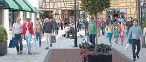 Einkaufsstadt. Das Bild zeigt das Outlet-Center in Elstal (Wustermark).