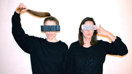 Hungrig. Anne Krüger (links) und Laura Pohl sind auf der Suche nach den Filetstücken der Mediatheken.