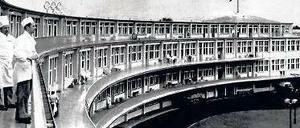 Olympisches Dorf 1936 bei Berlin. Damals schliefen die Sportler im Elstal an der heutigen B5. Mehr zu Olympia 1936 und den gescheiterten Plänen für Olympia 200o erfahren Sie im Bericht "Unser Dorf soll schöner werden".