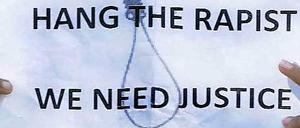 "Hängt die Vergewaltiger - wir brauchen Gerechtigkeit". Viele Bürger in Indien fordern schon länger härtere Strafen für Vergewaltiger. Hier eine Aufnahme von 2013.