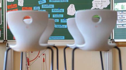 Schulferien, Unterrichtsschluss. Beste Zeit für Handwerker, um Sanierungen in den oft maroden Gebäuden voran zu treiben. Aber das zur Verfügung stehende Geld wird in Friedrichshain-Kreuzberg nicht abgerufen. 