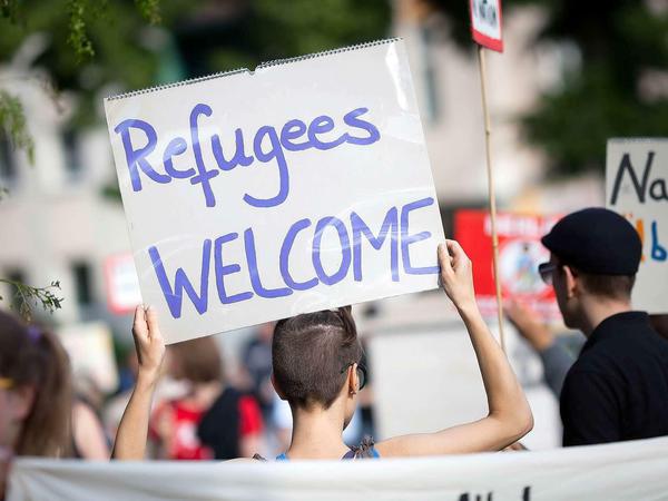 Solidarisch. Willkommensdemonstration für Flüchtlinge in Berlin-Adlershof.