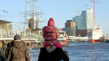 Explodierende Kosten haben dem Ruf der Elbphilharmonie und der Stadt erheblich geschadet. Nun steht endlich der Eröffnungstermin.