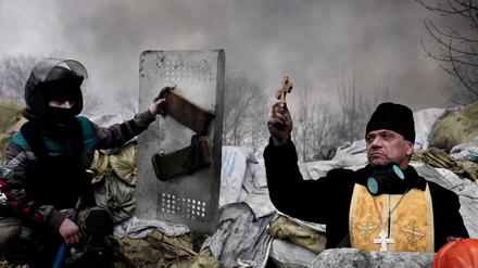 Eine preisgekrönte Fotomontage von Jerome Sessini zeigt die Lage in der Ostukraine. Die Montage stammt aus 2014. Doch gekämpft wird immer noch.