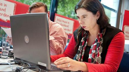 Bildungssenatorin Sandra Scheeres, SPD, wollte die Anbindung aller Schulen 2018/19 beendet haben.