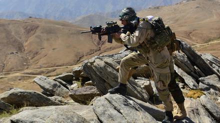 In den Bergen des Pandschir-Tals, ein Mitglied der nationalen Widerstandsfront. Allerdings stammt das Bild von Anfang September, danach haben die Taliban verkündet, sie hätten die Provinz eingenommen. Die Kämpfer der Widerstandsfront um ihren Anführer Ahmad Massud widersprachen und riefen zum nationalen Widerstand auf.