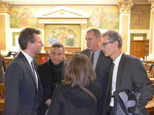 Eltern von Diren und Rechtsanwälte