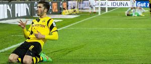 Zum auf die Knie fallen: Nuri Sahin feiert sein Tor zum 4:2.