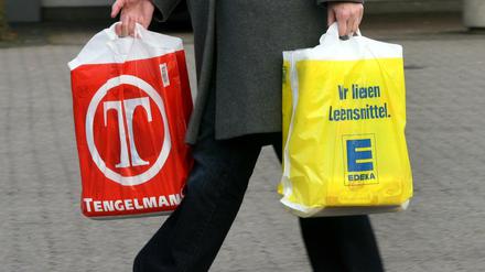 Gelingt die Fusion von Edeka und Tengelmann? Das Bundeskartellamt hat Einwände gegen die Pläne.