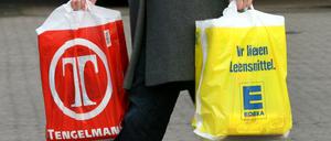 Gelingt die Fusion von Edeka und Tengelmann? Das Bundeskartellamt hat Einwände gegen die Pläne.