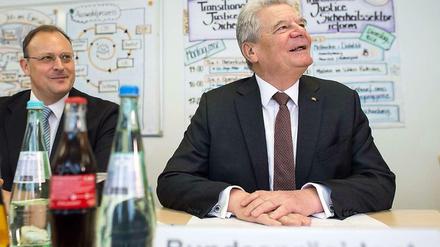 Der Bundespräsident beim Zentrum für Internationale Friedenseinsätze.