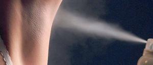 Aluminiumhaltige Deos sollte man dem BfR zufolge eher vermeiden.