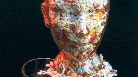 Pillen für den Kopf. Psychopharmaka wie das gegen Schizophrenie eingesetzte Haloperidol stehen unter Verdacht, zum Verlust von Hirnsubstanz beizutragen.