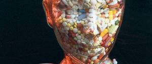 Pillen für den Kopf. Psychopharmaka wie das gegen Schizophrenie eingesetzte Haloperidol stehen unter Verdacht, zum Verlust von Hirnsubstanz beizutragen.