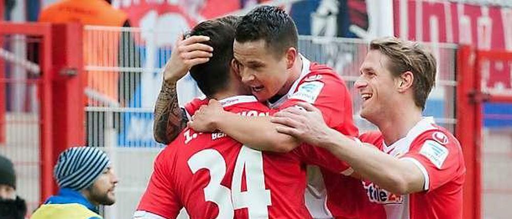 Die Entscheidung: Christopher Quiring jubelt nach seinem Treffer zum 3:1.