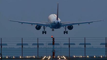 Neue Zukunftsvisionen für den BER: Die Grünen finden den Vorschlag, mit dem Airport Leipzig zu kooperieren, gar nicht so schlecht. So könnten fehlende Kapazitäten geschaffen werden, meinen sie.
