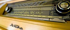 Vielleicht bald Geschichte? Immer weniger Menschen hören Radio.