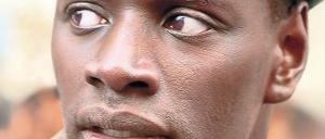 Flüchtling. Samba (Omar Sy). 