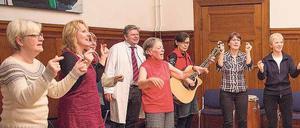 Let it shine. Dieses Lied wird im Krankenhauschor in den DRK-Kliniken Westend zum Beispiel gesungen (oben).
