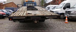 Mit diesem Schrottauto traute sich ein Mann zur Polizei. 