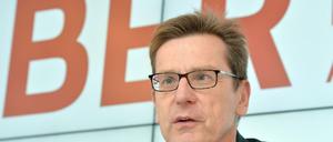 Flughafenchef Karsten Mühlenfeld arbeitet für den Flughafen vergleichsweise günstig.