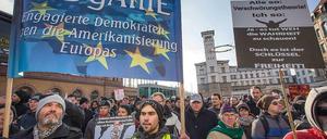 Auch in Deutschland findet der Antiamerikanismus seinen Widerhall. 