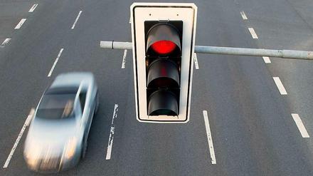 Die Zahl der Rotlichtfahrer ist im vergangenen Jahr drastisch angestiegen. Die Polizei registrierte ein Plus von 13 Prozent auf 52 352.