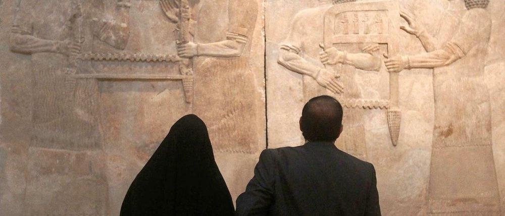 Wie man sieht, stören sich Muslime nicht an den Darstellungen, im Gegenteil. Sie bewundern die Kulturgüter, die ein Stück ihrer nationalen Identität sind. 