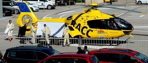 Streng geheim: Fernando Alonso auf dem Weg ins Krankenhaus.