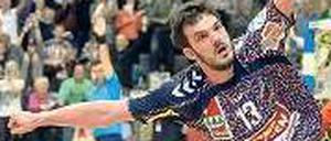 Ich dreh ab. Petar Nenadic zählte zu den besten Füchse-Spielern. Foto: Imago/König