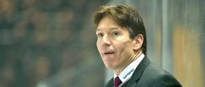 Ratlos. Auch Uwe Krupp kann den Abwärtstrend seiner Mannschaft derzeit nicht stoppen.