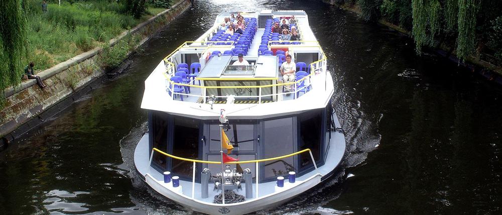 Freie Fahrt durch Berlin. Die Schleuse am Landwehrkanal öffnet rechtzeitig zu den Ostertagen.