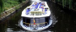 Freie Fahrt durch Berlin. Die Schleuse am Landwehrkanal öffnet rechtzeitig zu den Ostertagen.