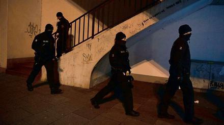 Polizisten durchsuchten am Samstag das Islamische Kulturzentrum.
