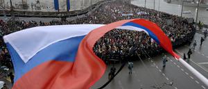 Mit dem Mord an Nemzow sei in Russland ein neues Zeitalter angebrochen - warnt die Publizistin Julia Latynina.