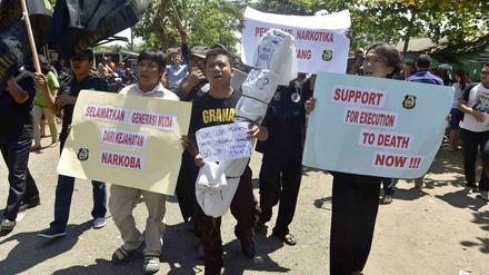 Nicht nur in Australien ist die Aufregung groß. Demonstranten in Indonesien fordern die sofortige Hinrichtung von Drogenschmugglern.