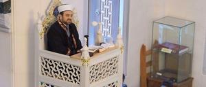 Freitagsgebet in der Sehitlik-Moschee.