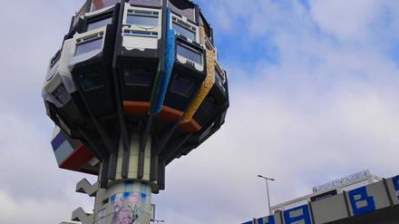 Der Bierpinsel in Charlottenburg steht seit jahren leer. Am Wochenende findet dort ein üppiges Kunstprogramm statt.